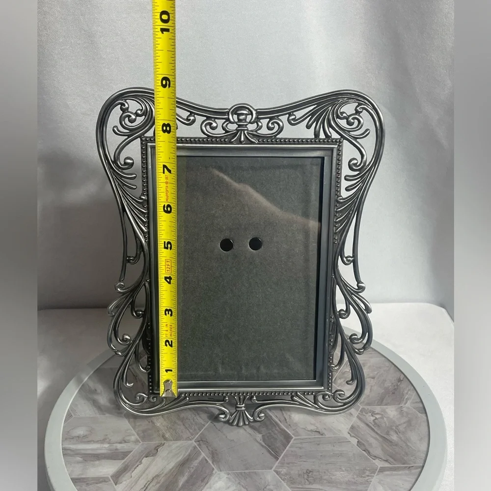 Vintage-Style Ornate Silver Metal Photo Frame 5x7 Scroll Baroque Tabletop